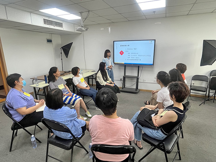 听心教育史俊慧老师带领开展欧文亚隆团体体验活动